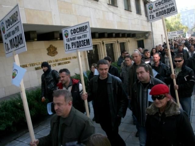 Пожарникарите запалиха февруарските протести срещу Борисов и следва ги народа